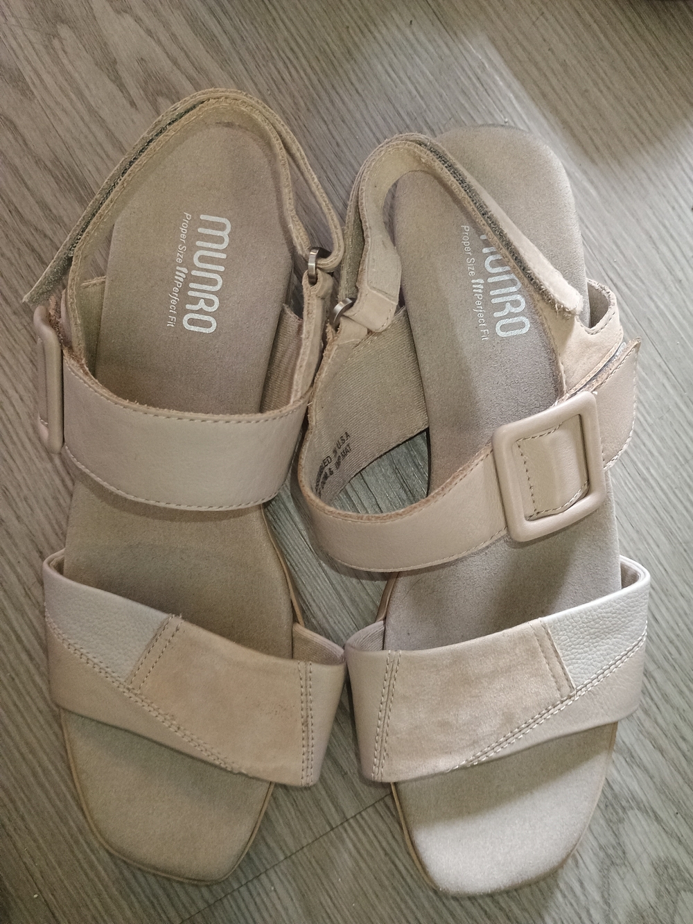 Munro Women’s Beige Comfort Sandals 8